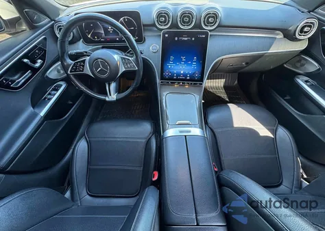 2022 Mercedes-Benz C 300 4Matic z USA, uszkodzony, nr VIN W1KAF4HB8NR015287